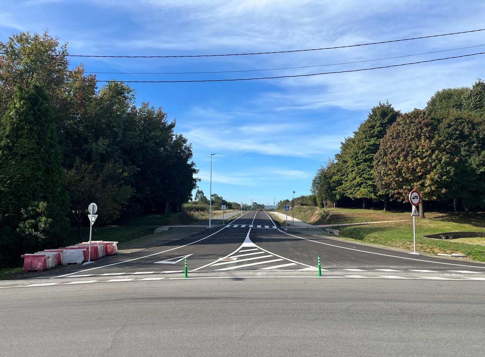 Abierta la primera fase del vial de conexión con la Avenida de Razo.