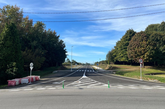 Abierta la primera fase del vial de conexión con la Avenida de Razo.