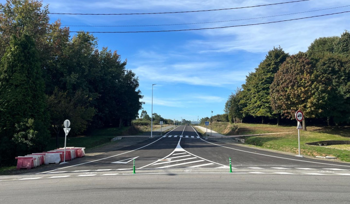 Abierta la primera fase del vial de conexión con la Avenida de Razo.